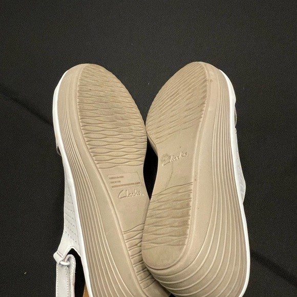 Clarks Unstructured Capri Step White Leather Sandals Size - 9.5 NWOT - Picture 4 of 5